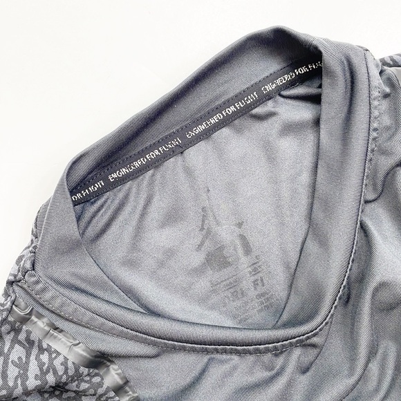 Jordan little boys gray/black dri-fit short sleeve t-shirt - Picture 3 of 4